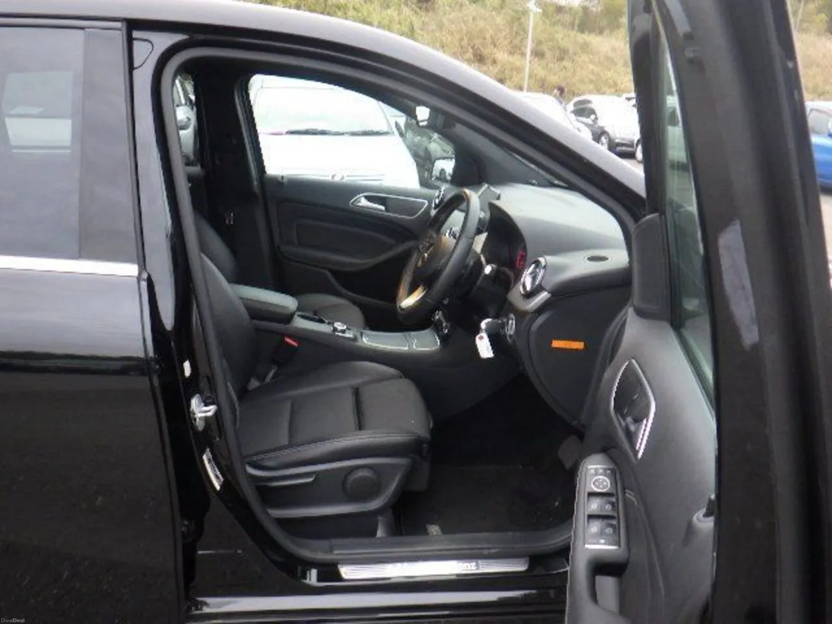 Mercedes-Benz B-Class 1.6 Petrol Auto - Image 3