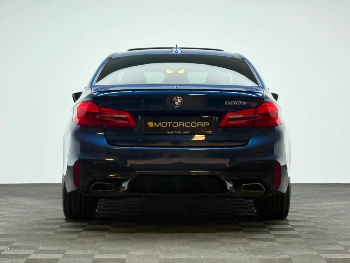BMW 5-Series 530E M SPORT *SUNROOF* - Image 6