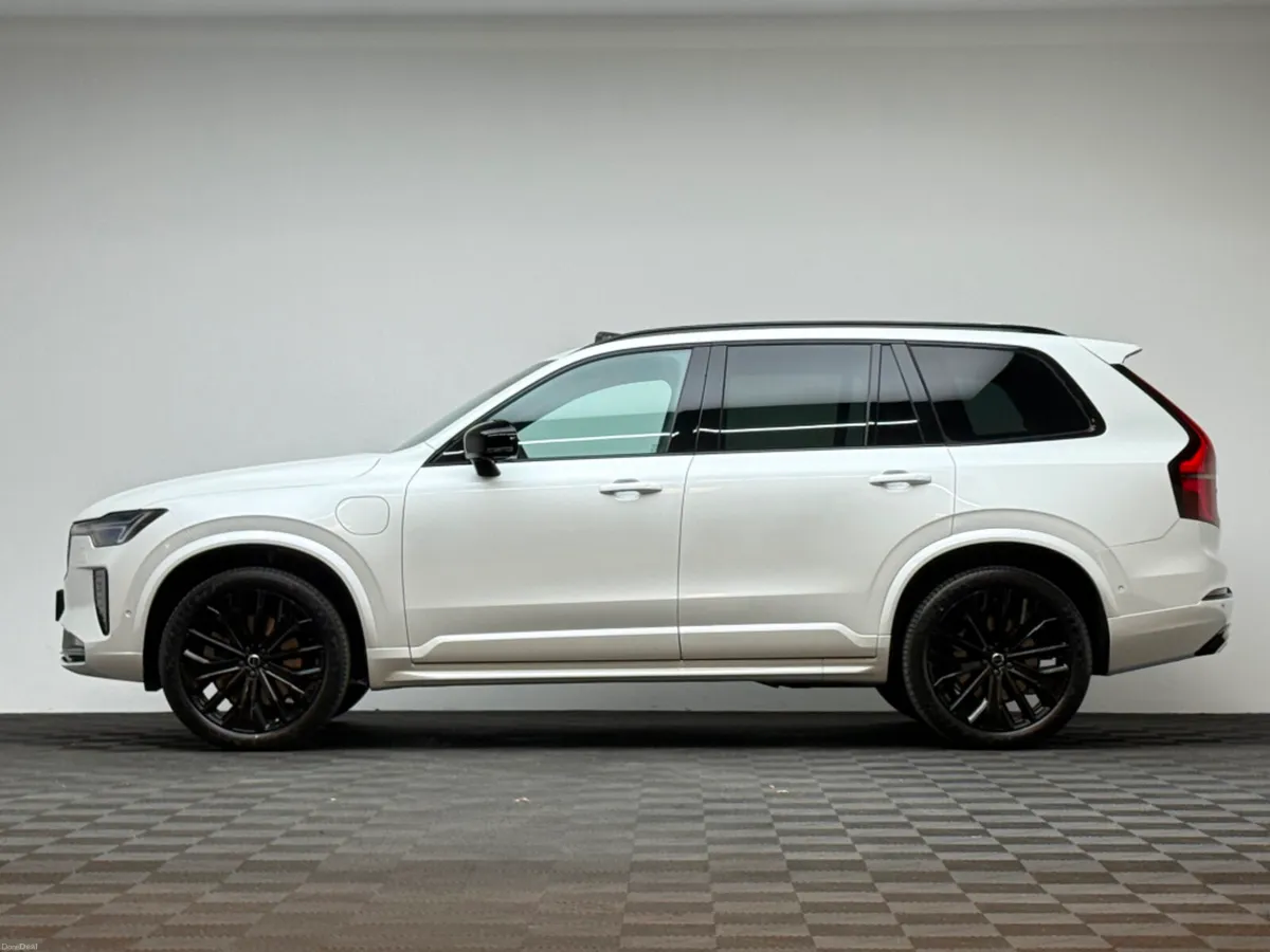 Volvo XC90 PLUS BLACK EDITION T8 AWD *7 SEATER* - Image 4