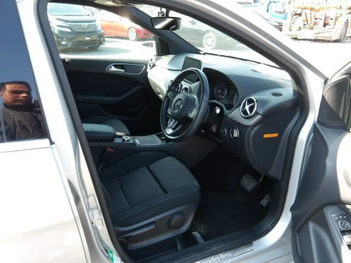Mercedes-Benz B-Class 1.6 Petrol Auto - Image 4