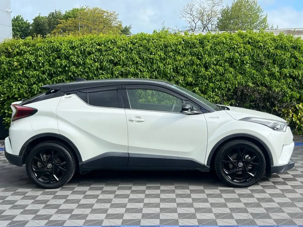 Toyota C-HR 1.8 HYBRID AUTO // FULL SERVICE HISTOR - Image 2