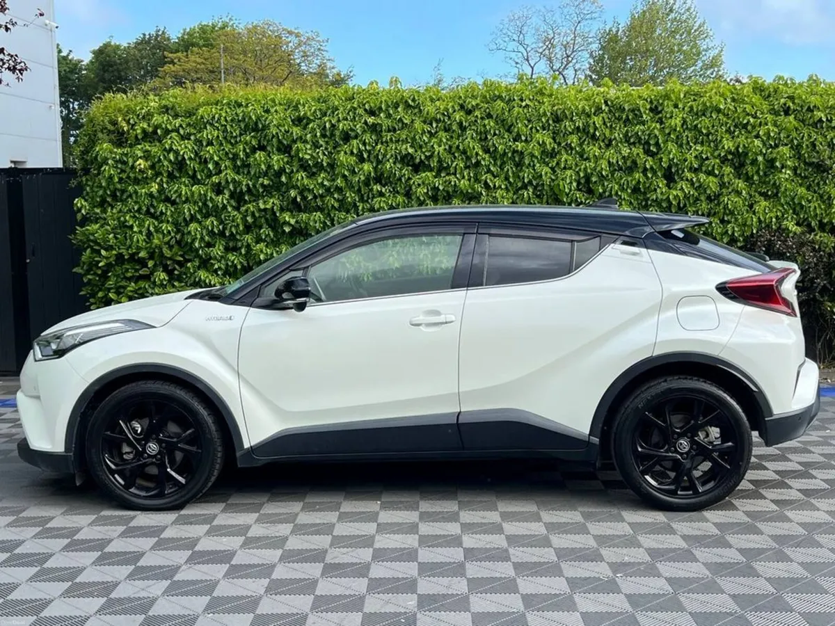 Toyota C-HR 1.8 HYBRID AUTO // FULL SERVICE HISTOR - Image 3