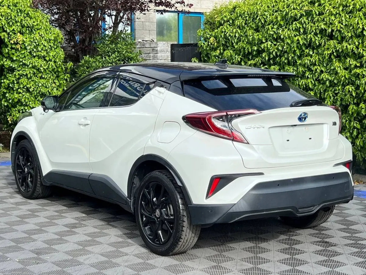 Toyota C-HR 1.8 HYBRID AUTO // FULL SERVICE HISTOR - Image 5