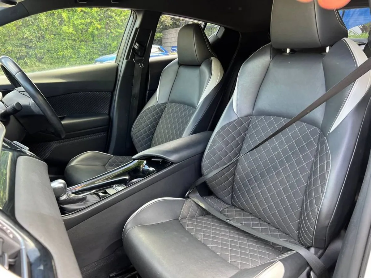 Toyota C-HR 1.8 HYBRID AUTO // FULL SERVICE HISTOR - Image 6