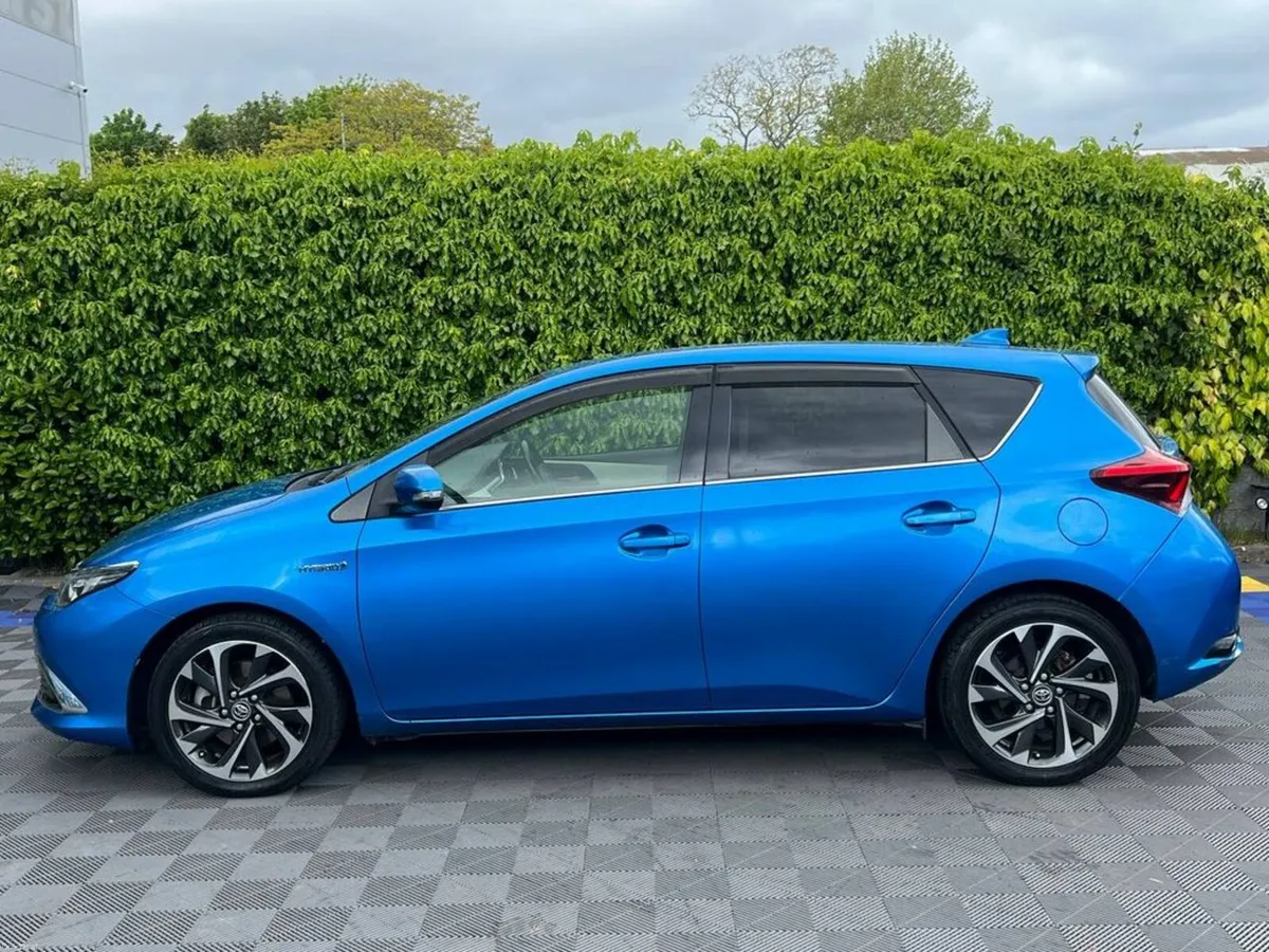 Toyota Auris 1.8 HYBRID AUTO // REVERSE CAMERA // - Image 3
