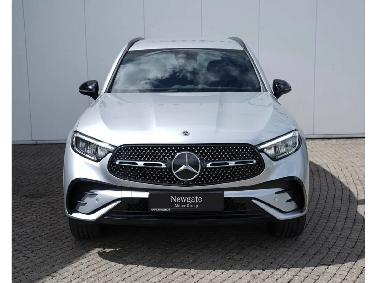 Mercedes-Benz GLC 300e 4MATIC URBAN EDITION - Image 2