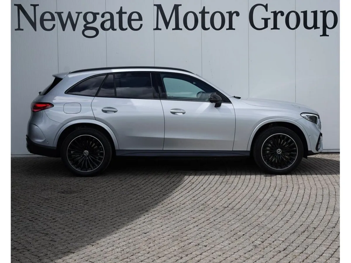 Mercedes-Benz GLC 300e 4MATIC URBAN EDITION - Image 4