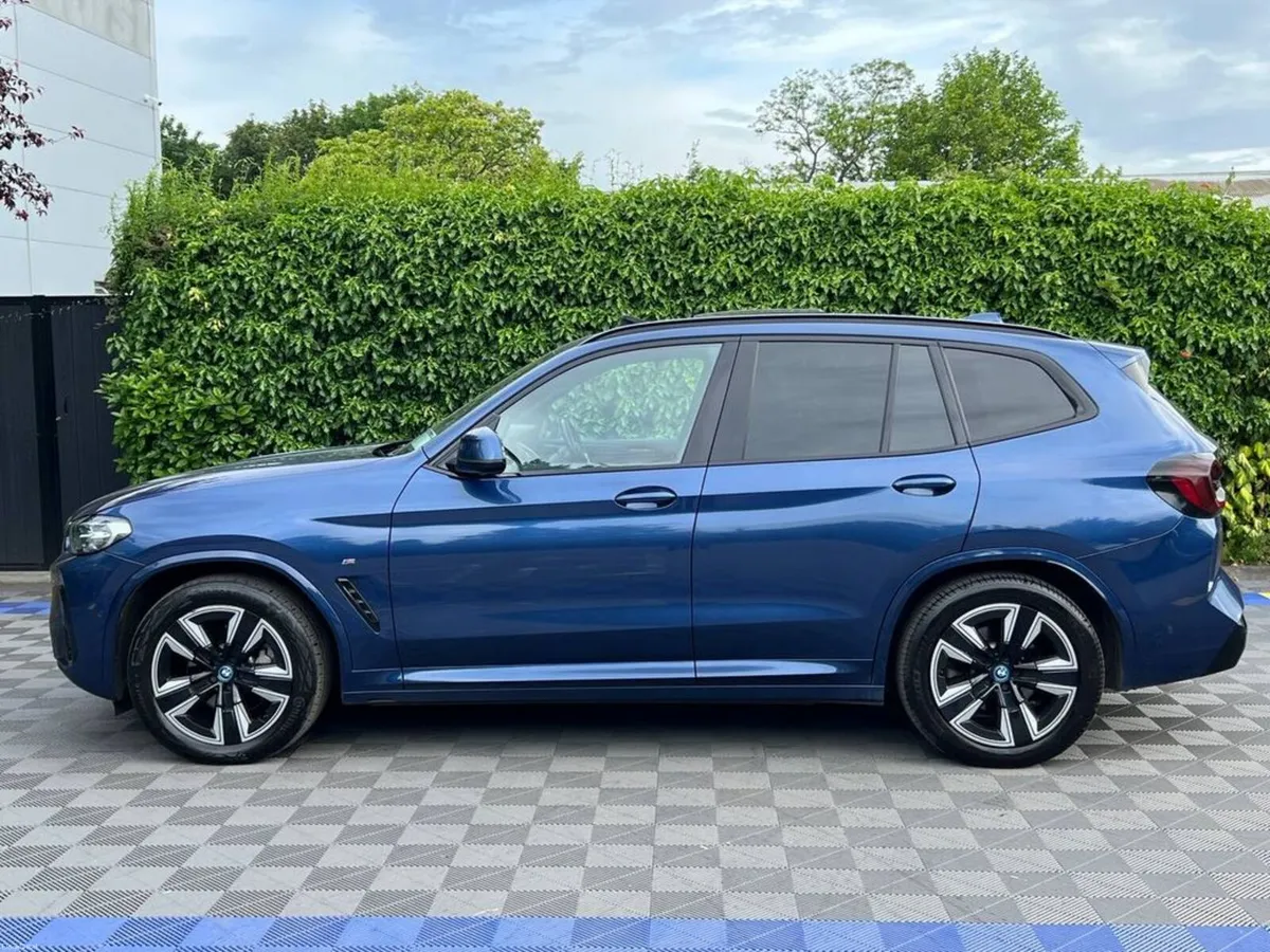 BMW iX3 M-SPORT 80KWH // OPENING PAN ROOF // LEATH - Image 4