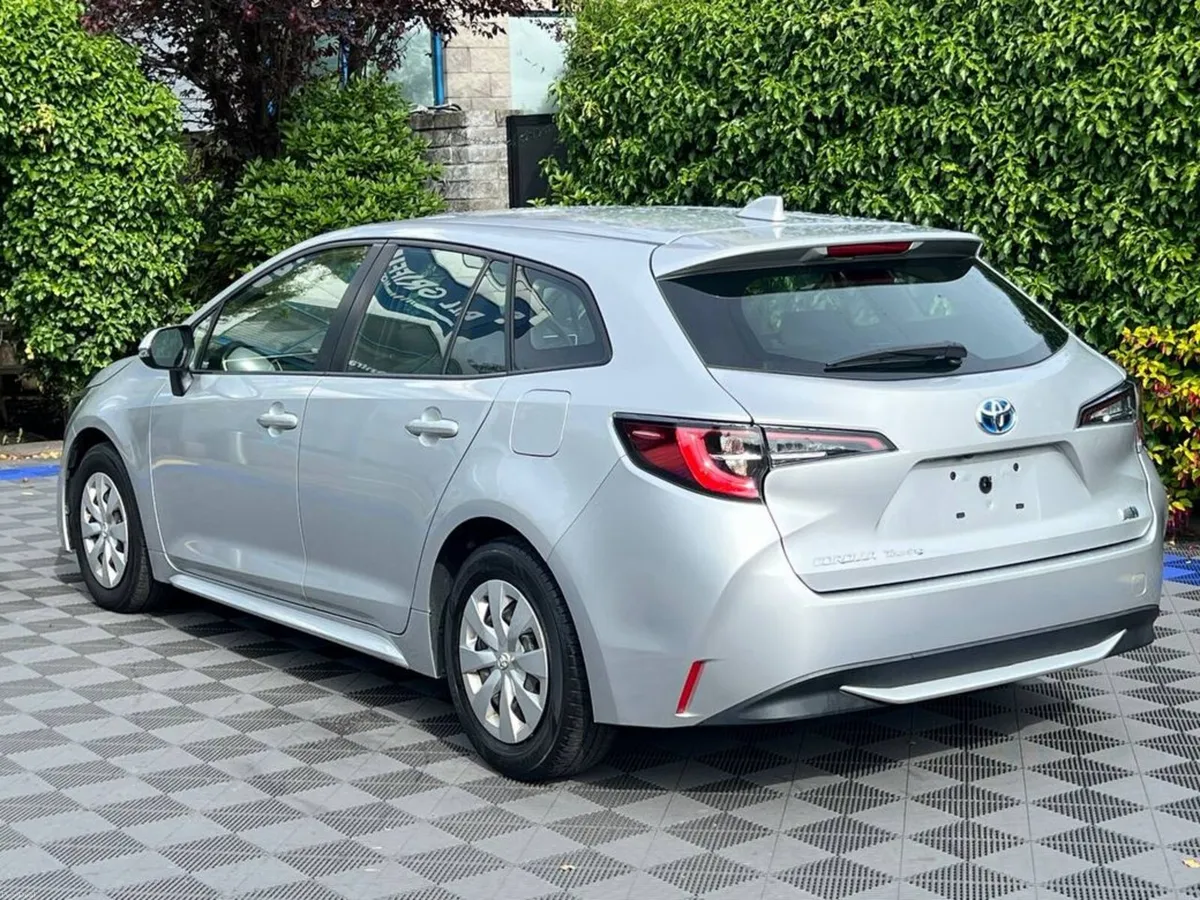 Toyota Corolla TOURING 1.8 HYBRID // DIGITAL CLIMA - Image 5