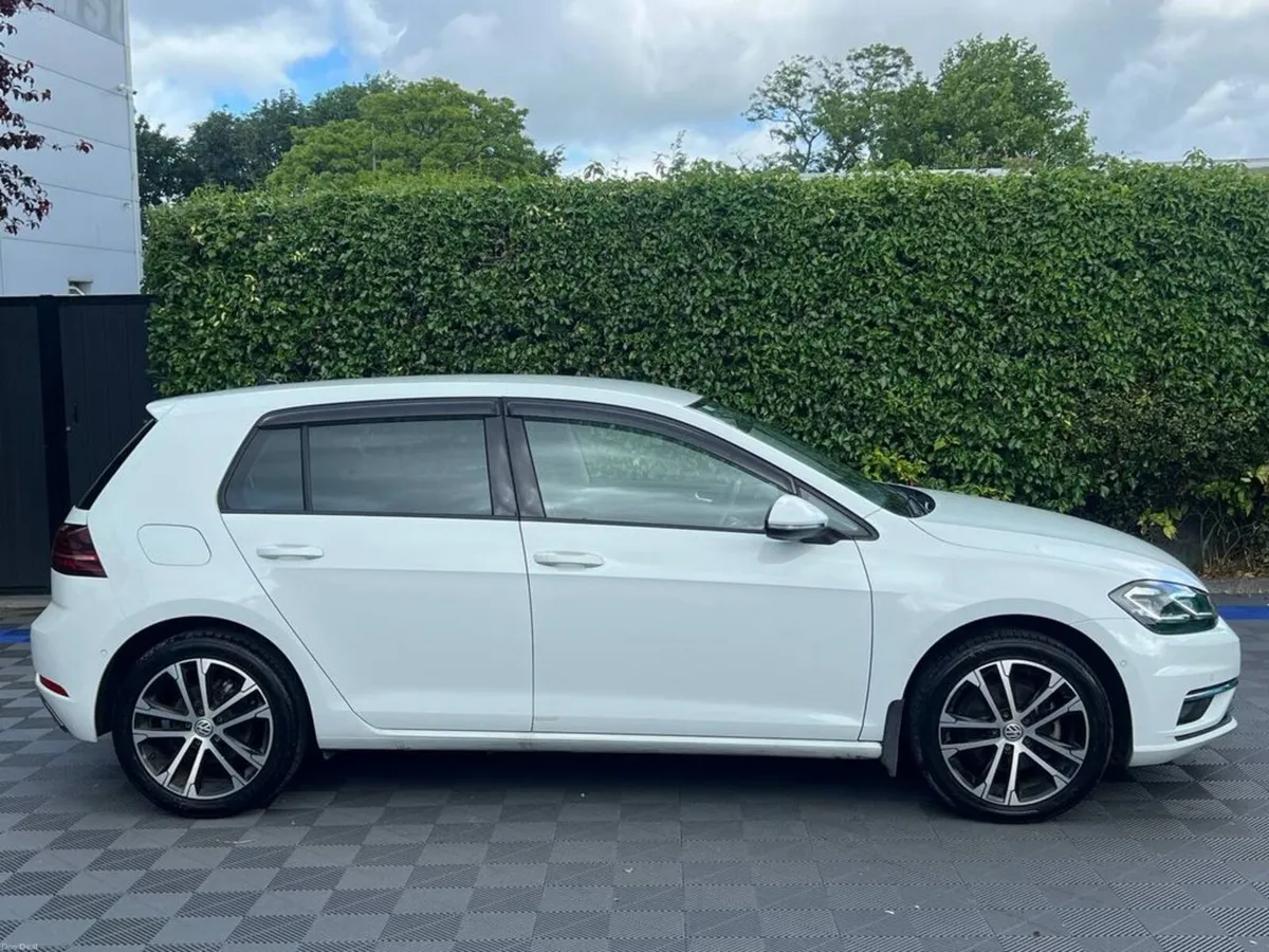 Volkswagen Golf COMFORTLINE 1.2 TSI AUTO // APPLE - Image 2