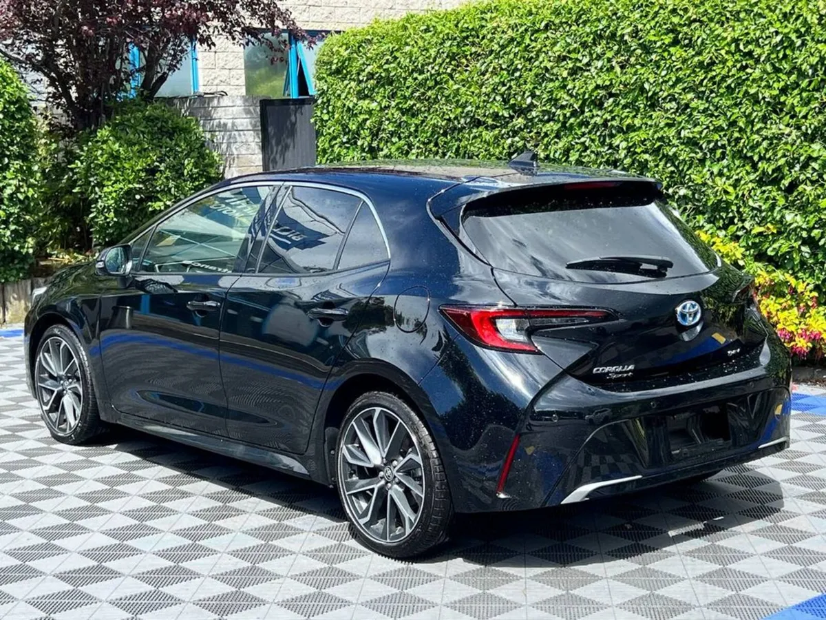 Toyota Corolla GZ SPORT 1.8 HYBRID AUTO // VERY LO - Image 5
