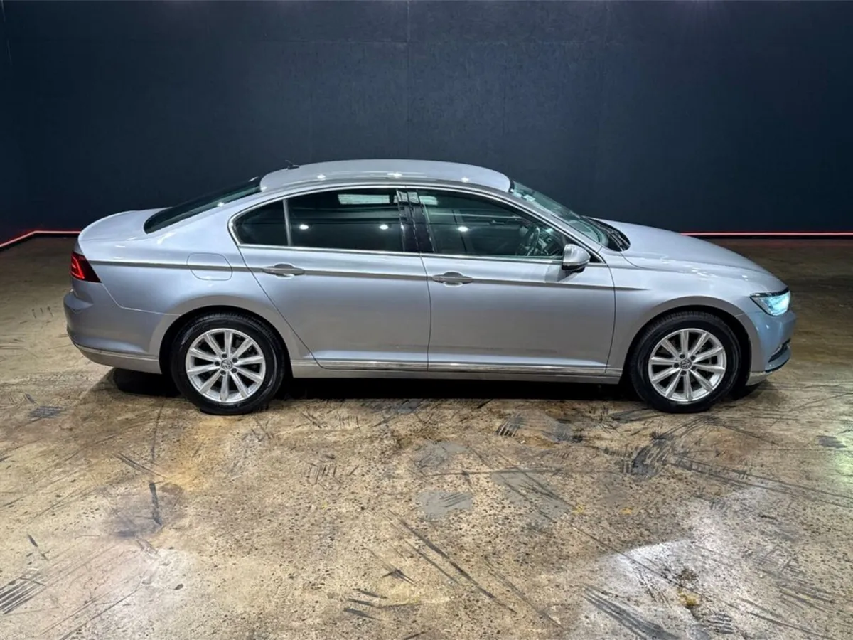 Volkswagen Passat 1.4 TSI COMFORT LINE - BLACK HAL - Image 2