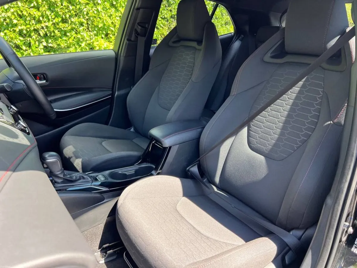 Toyota Corolla GZ SPORT 1.8 HYBRID AUTO // VERY LO - Image 6