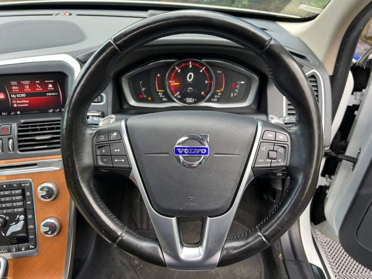 Volvo XC60 D4 CLASSIC 2.0 D AUTO // OPENING PAN RO - Image 5