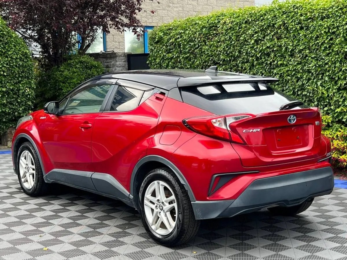 Toyota C-HR 1.8 HYBRID AUTO // DUAL ZONE CLIMATE C - Image 5