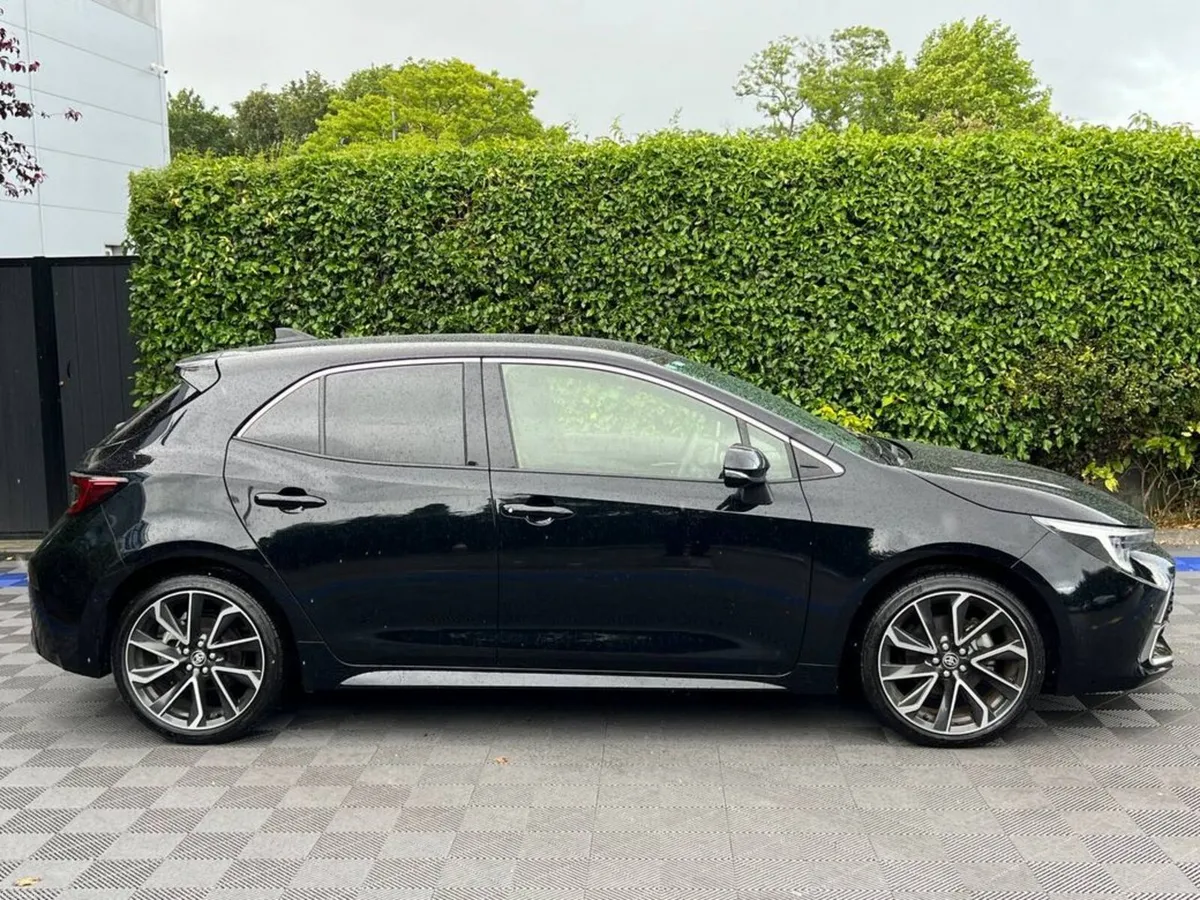 Toyota Corolla GZ SPORT 1.8 HYBRID AUTO // VERY LO - Image 2