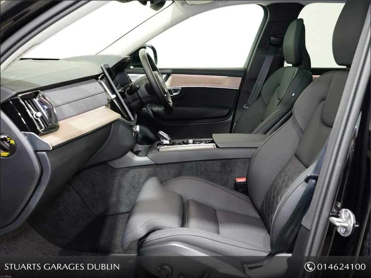 Volvo XC90 PLUS DARK: ONYX BLACK WITH BLACK LEATHE - Image 3