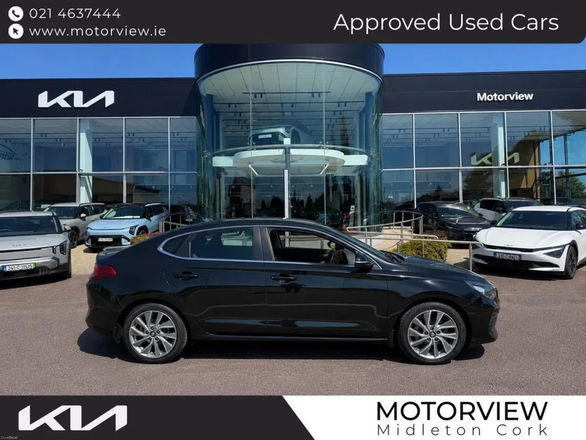 Hyundai i30 FASTBACK DELUX MODEL 1.0PT SAT NAV SHO - Image 1