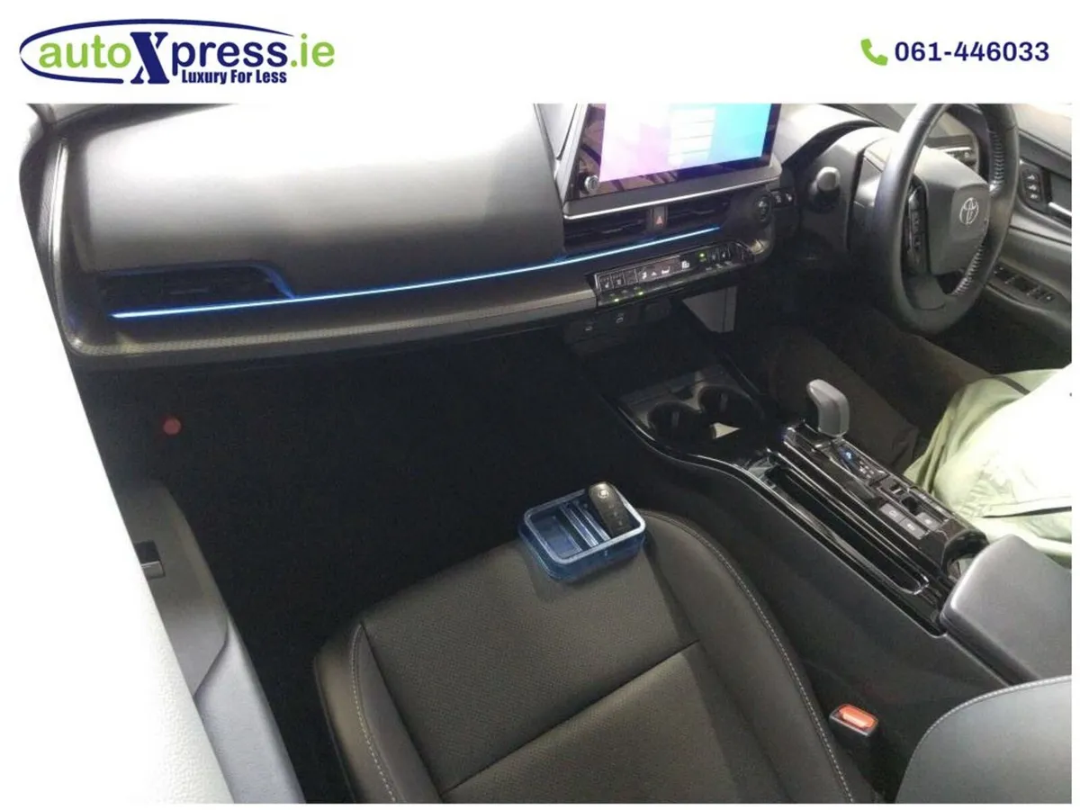 Toyota Prius 2.0 PHEV, Panoramic roof, Ultra Low m - Image 2