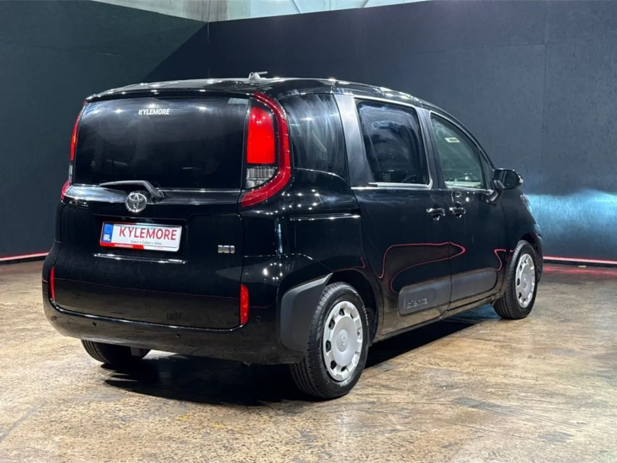 Toyota Sienta 1.5 HYBRID AUTOMATIC 7 SEATER - POWE - Image 3