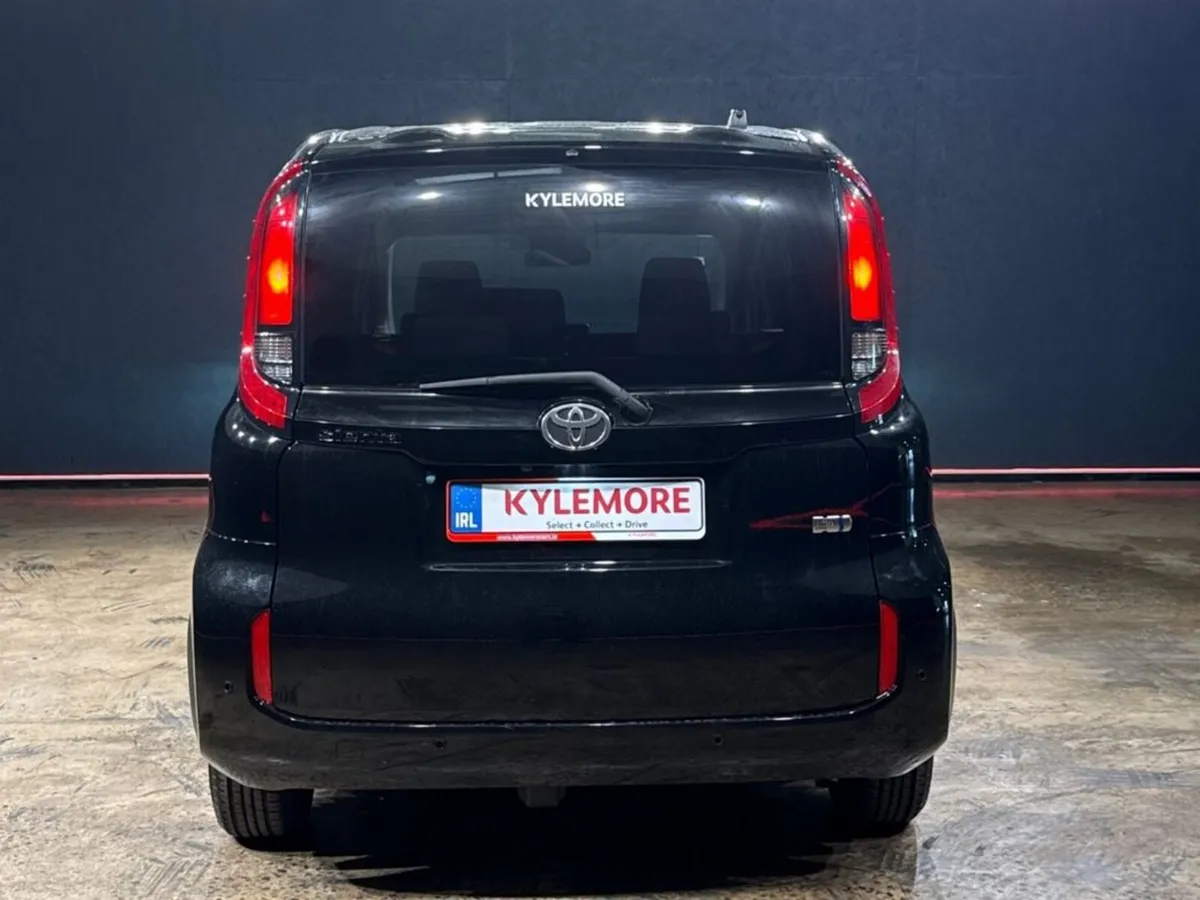 Toyota Sienta 1.5 HYBRID AUTOMATIC 7 SEATER - POWE - Image 4