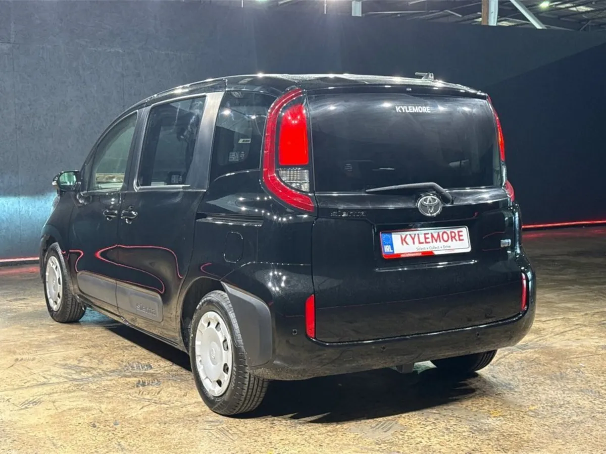 Toyota Sienta 1.5 HYBRID AUTOMATIC 7 SEATER - POWE - Image 5