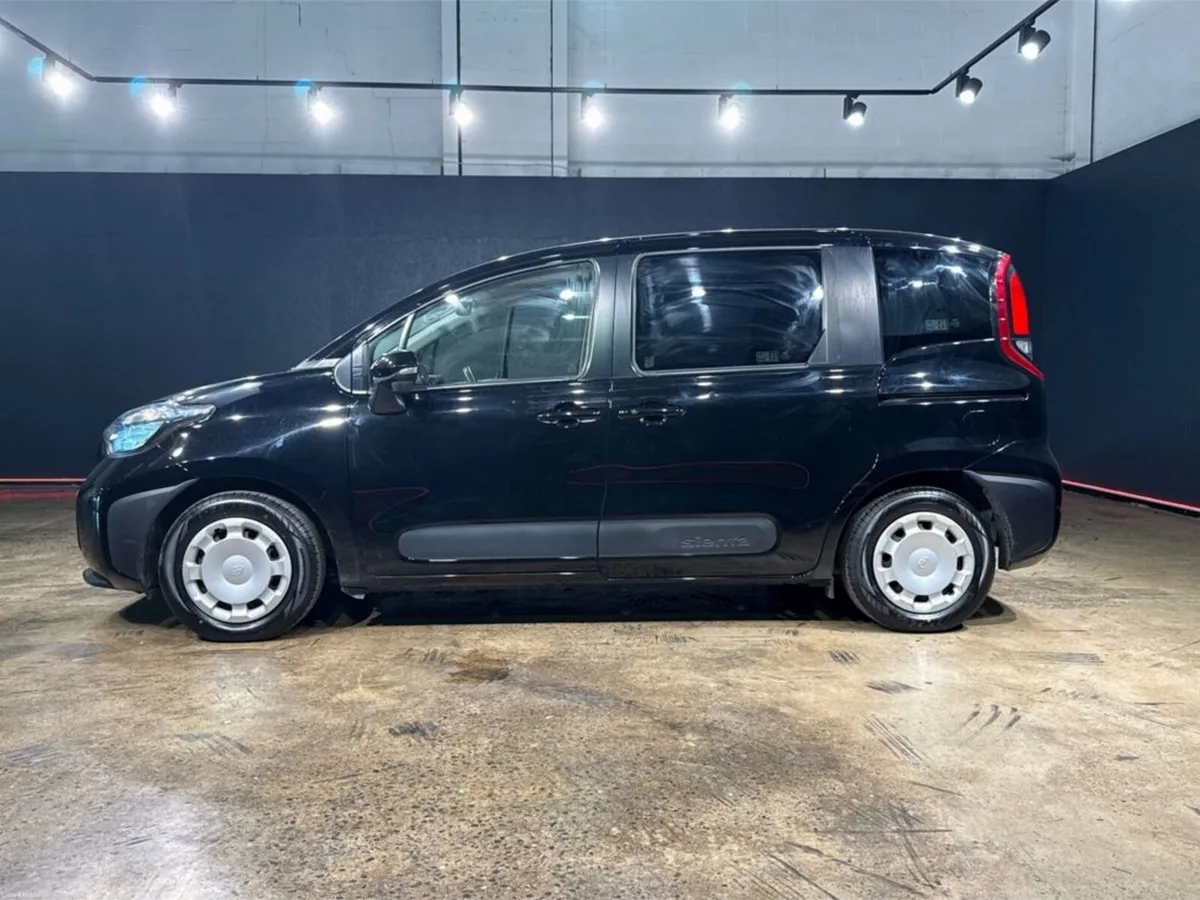 Toyota Sienta 1.5 HYBRID AUTOMATIC 7 SEATER - POWE - Image 6