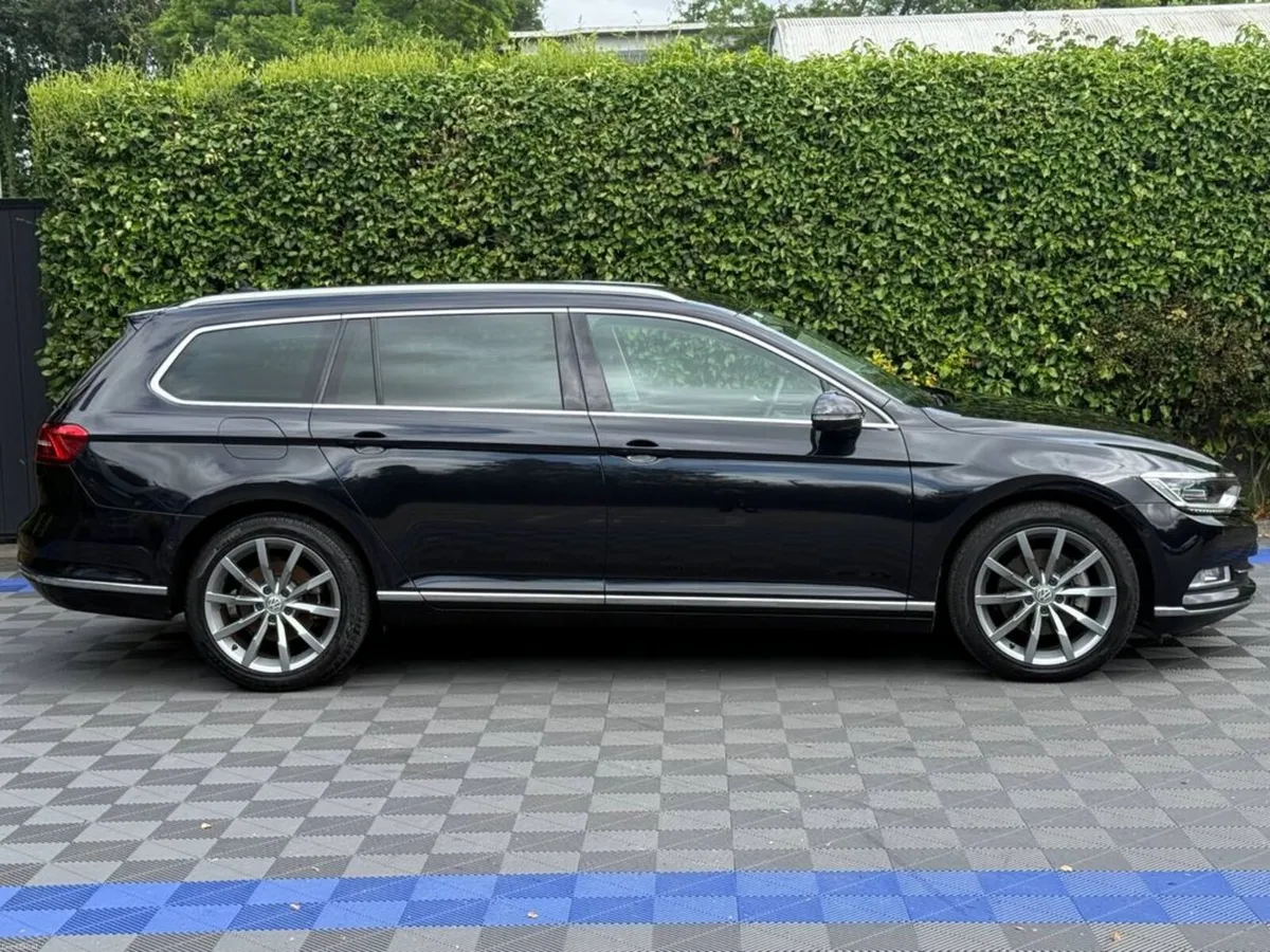 Volkswagen Passat HIGHLINE VARIANT 2.0 TDI AUTO // - Image 2