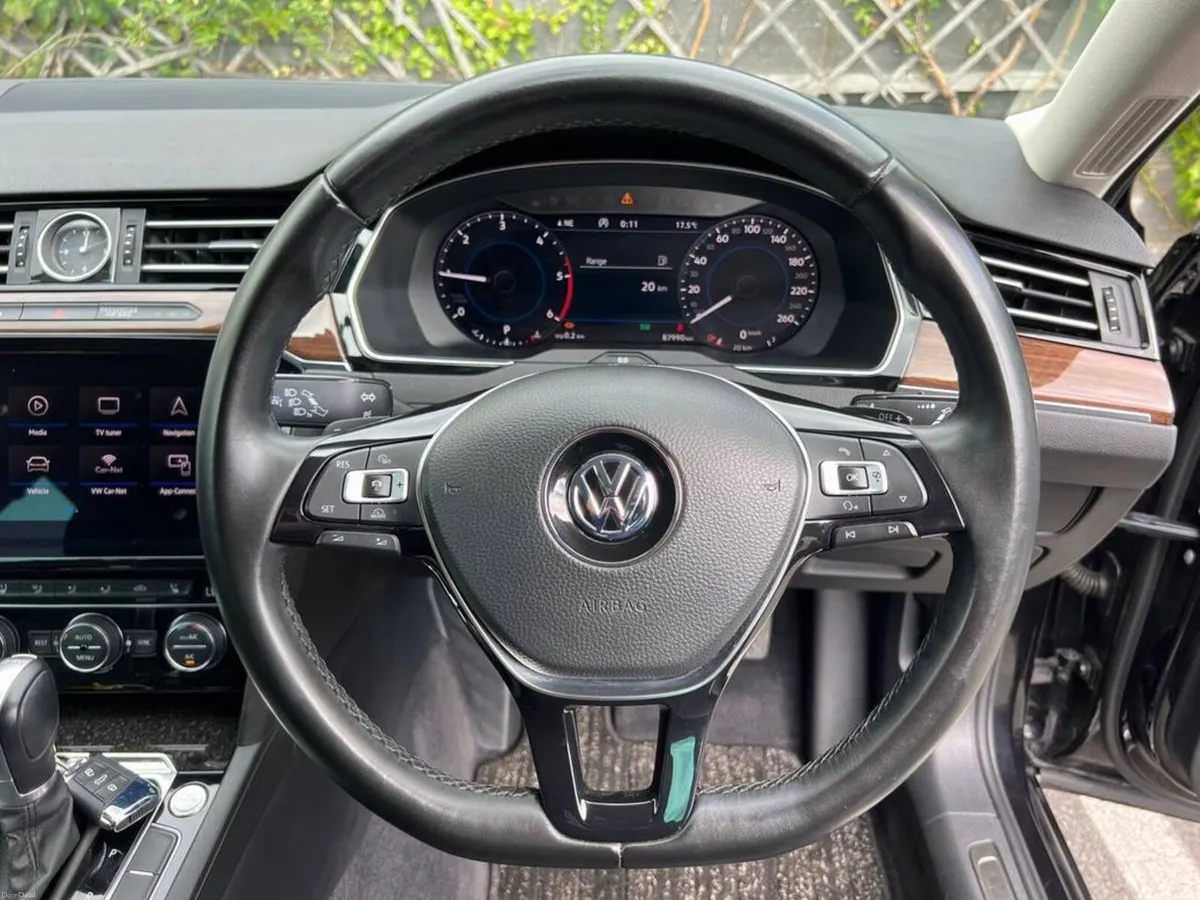 Volkswagen Passat HIGHLINE VARIANT 2.0 TDI AUTO // - Image 4