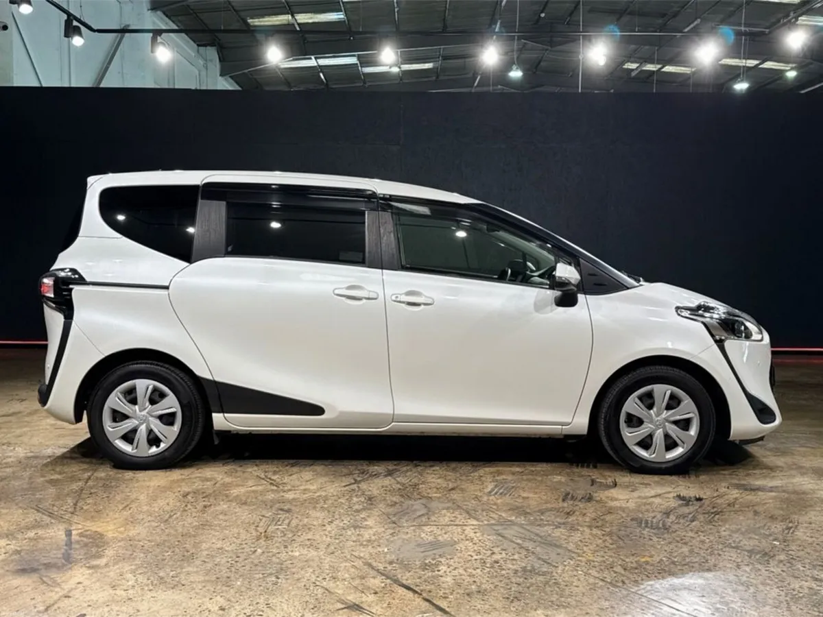 Toyota Sienta 1.5 HYBRID 7 SEATER - PUSH BUTTON ST - Image 2