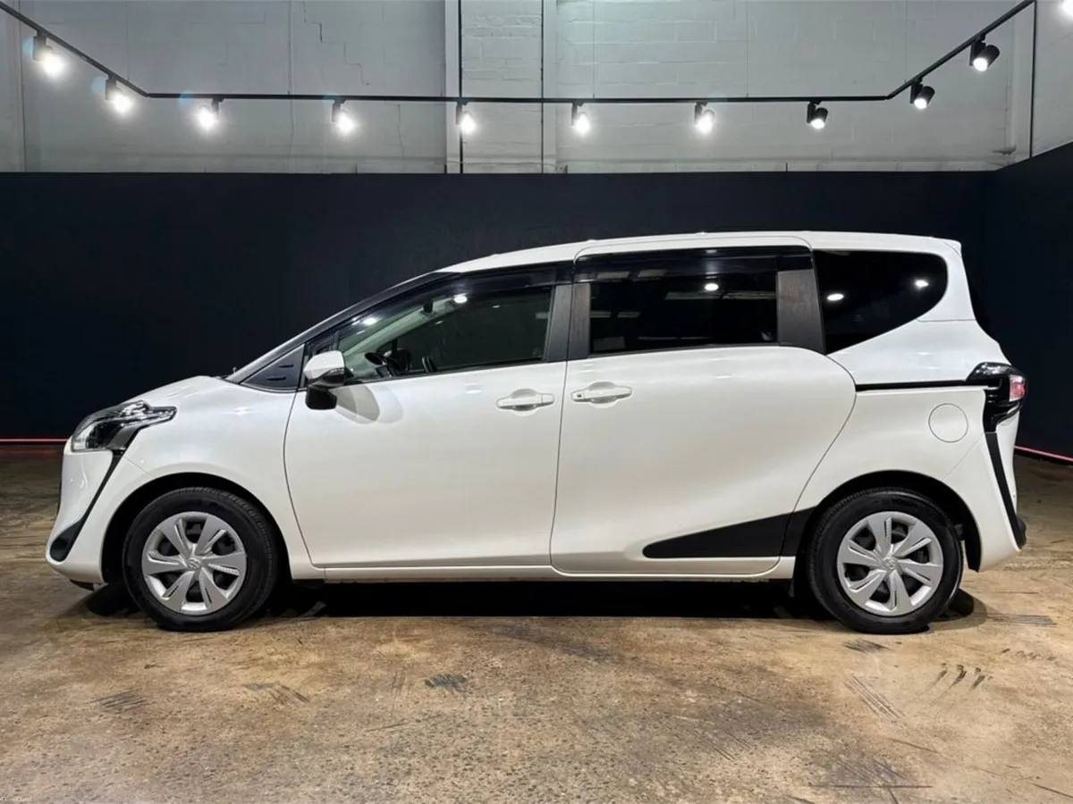 Toyota Sienta 1.5 HYBRID 7 SEATER - PUSH BUTTON ST - Image 6