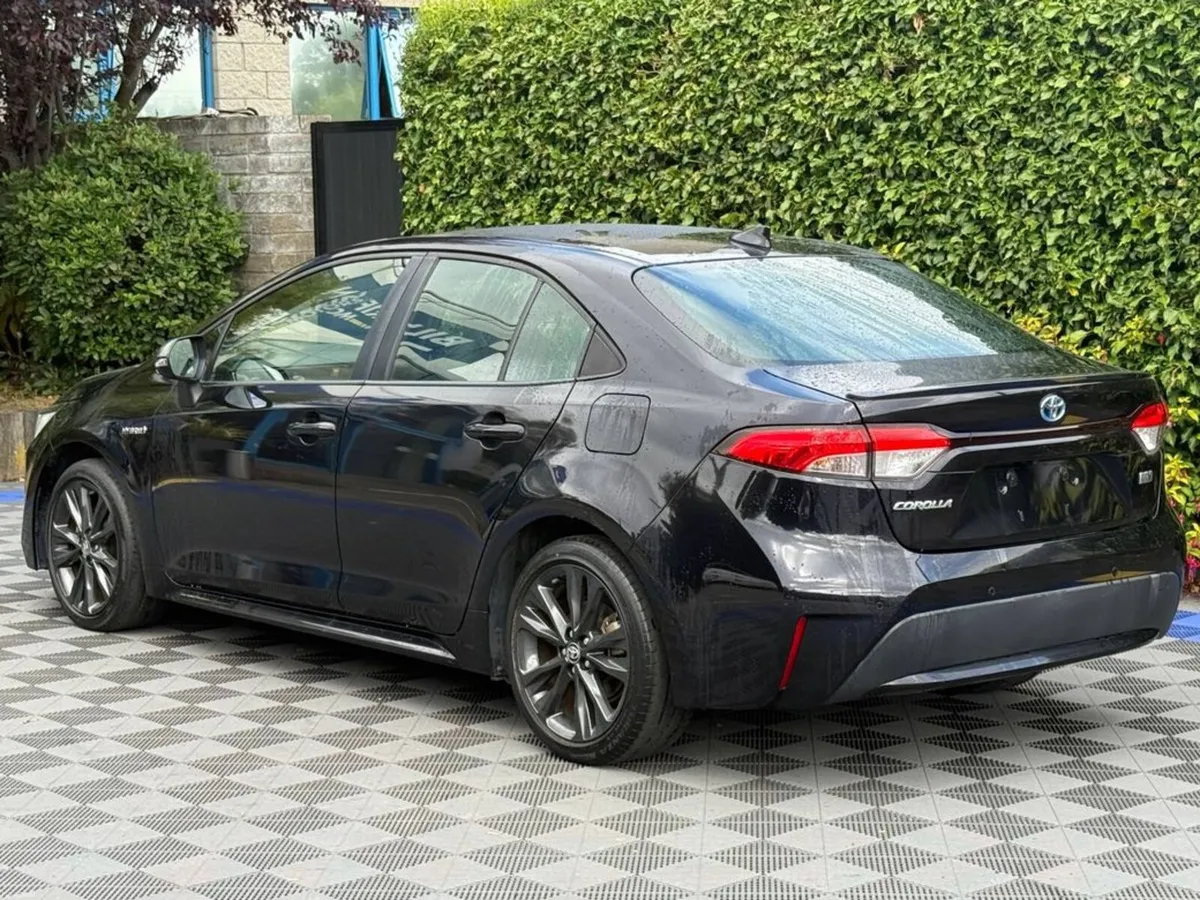Toyota Corolla WXB EDITION 1.8 HYBRID AUTO // HALF - Image 5