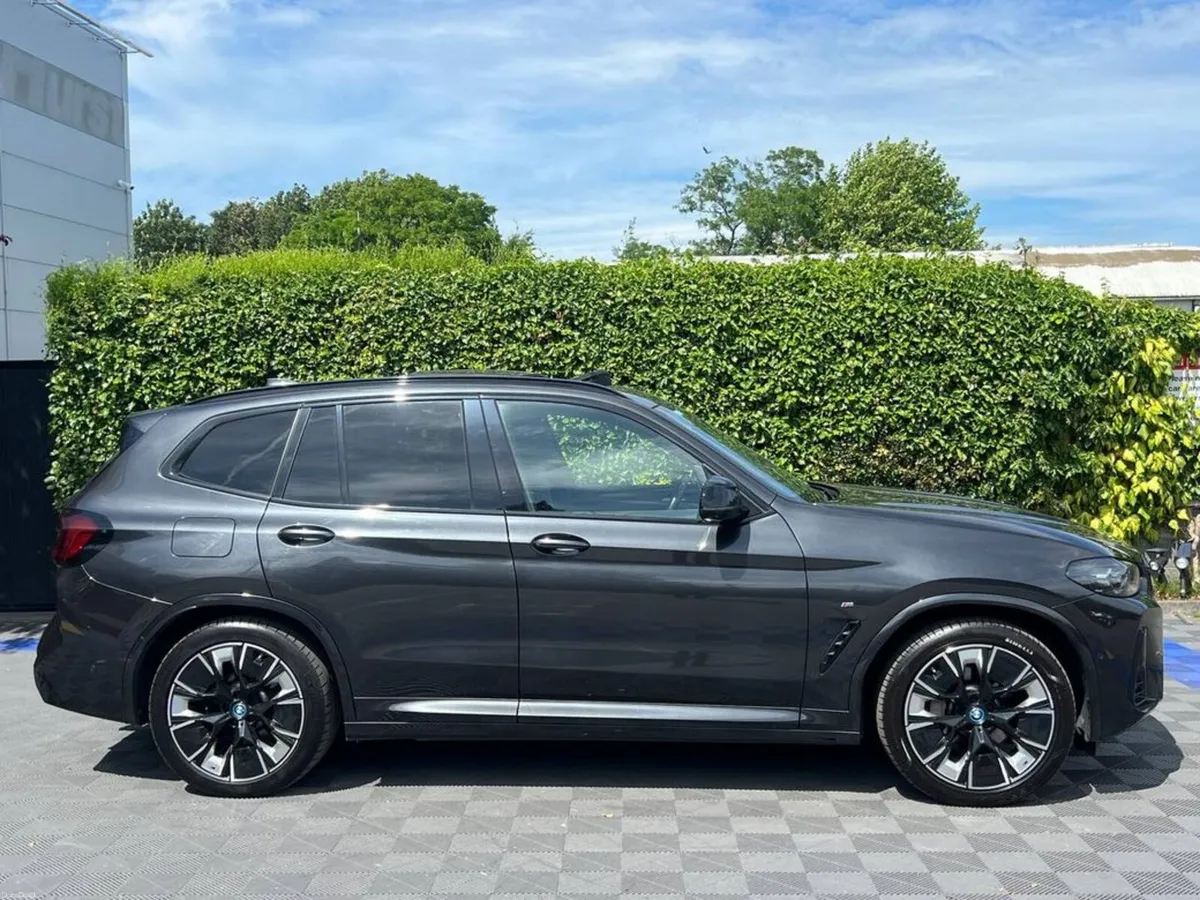 BMW iX3 M-SPORT 74KWH // OPENING PNA ROOF // 20" M - Image 3