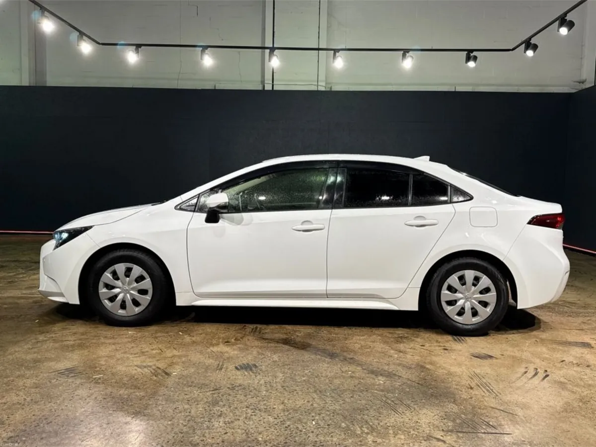 Toyota Corolla 1.8 HYBRID SALOON - NEW MODEL - LED - Image 6