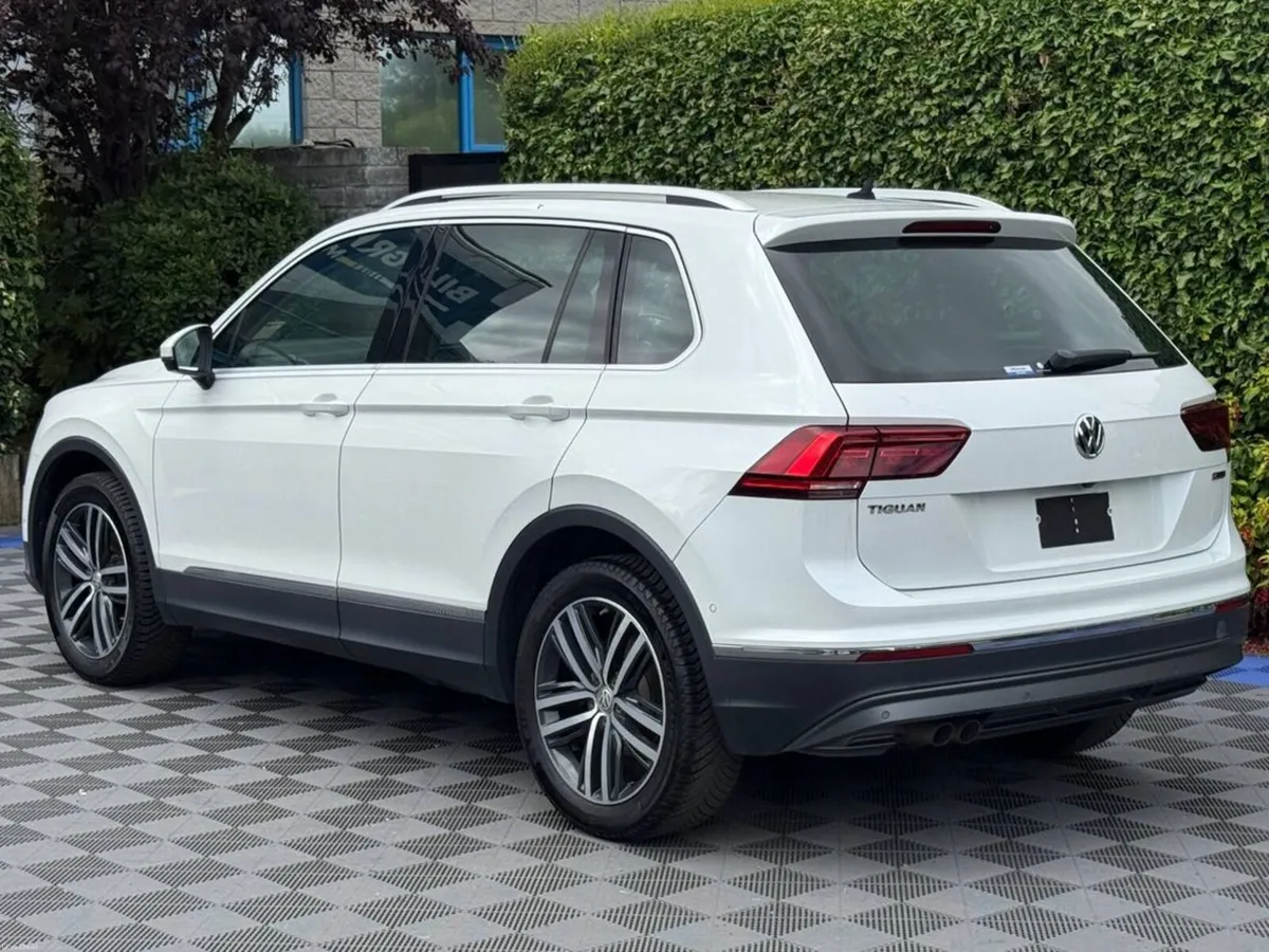 Volkswagen Tiguan 4MOTION HIGHLINE 2.0 TDI AUTO // - Image 5