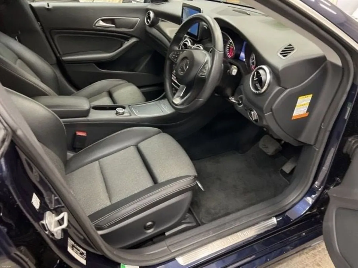 Mercedes-Benz CLA 1.6 AUTOMATIC - RADAR SAFETY PAC - Image 3