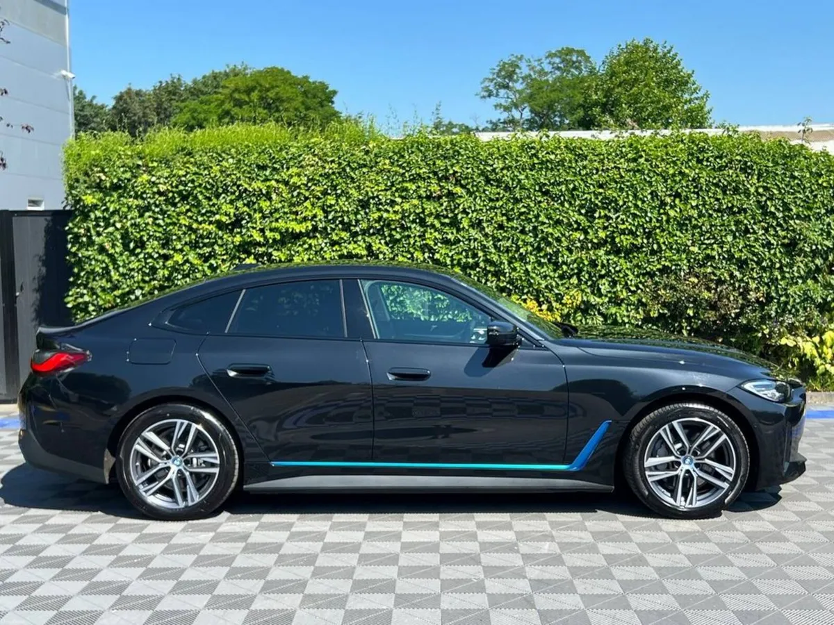 BMW i4 EDRIVE40 SPORT AUTO // APPLE CARPLAY/ANDROI - Image 2
