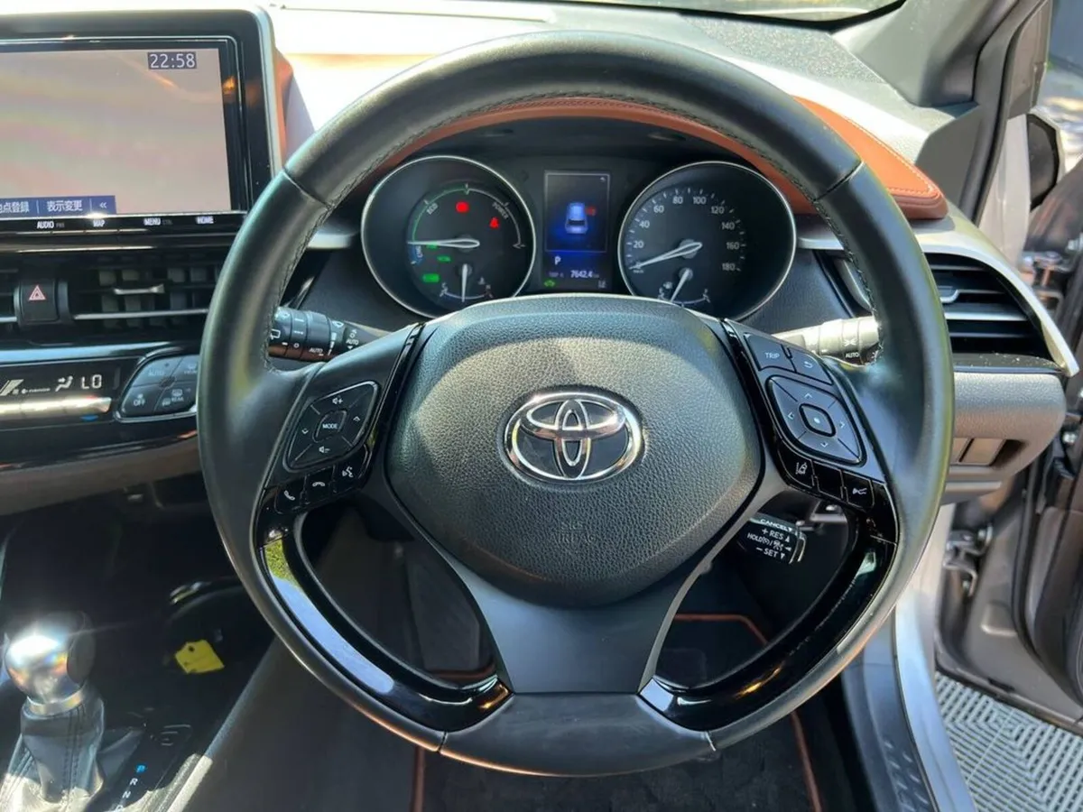 Toyota C-HR 1.8 HYBRID AUTO // HALF LEATHER INTERI - Image 4
