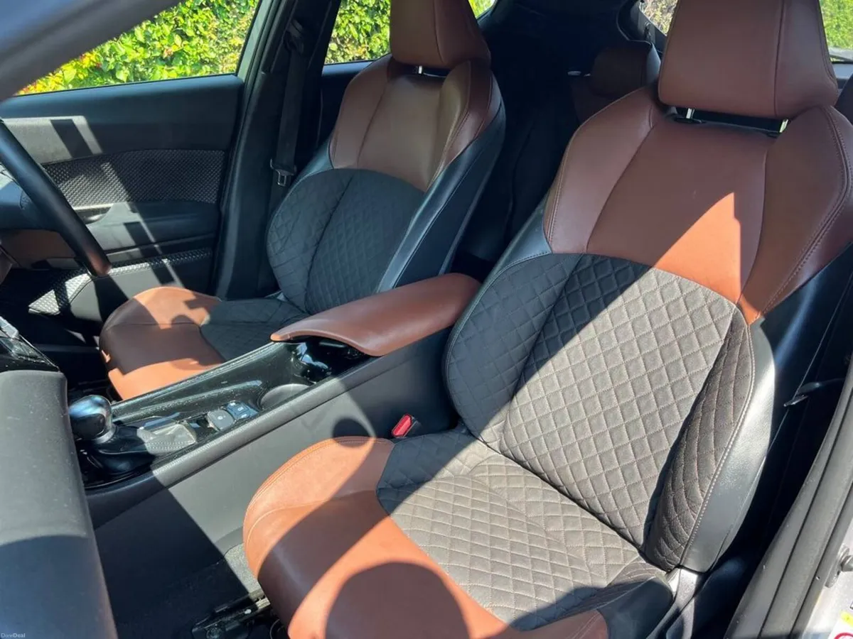 Toyota C-HR 1.8 HYBRID AUTO // HALF LEATHER INTERI - Image 6