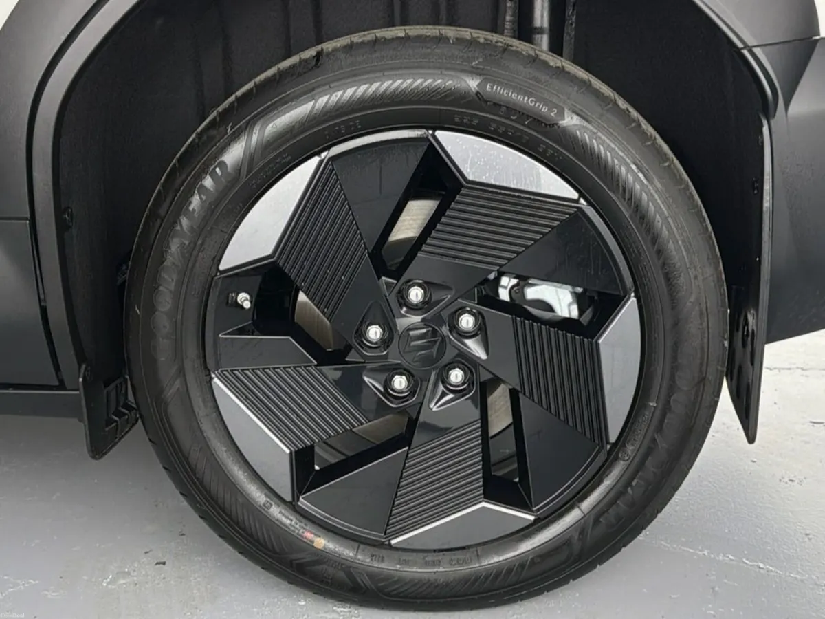 Suzuki Vitara E 61KWH Motion 5 - Image 3