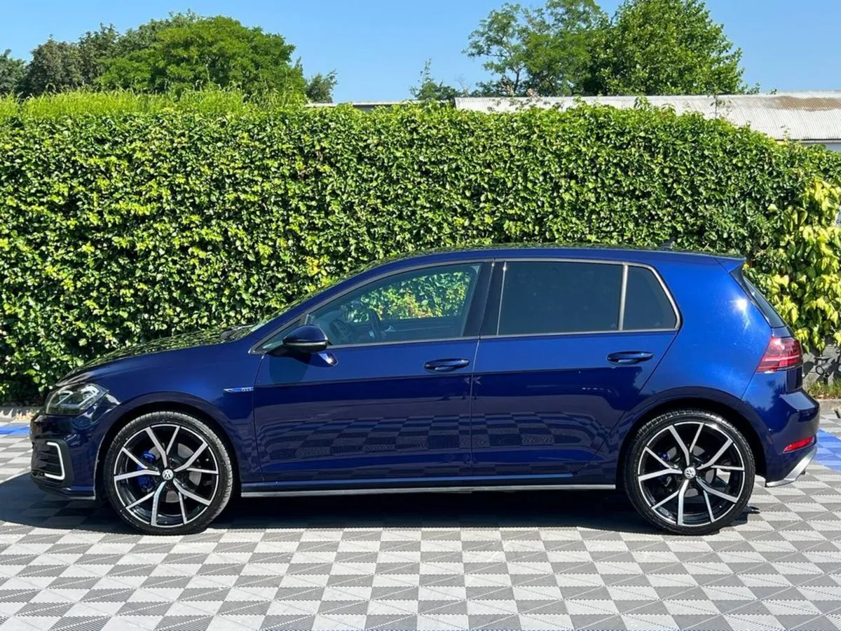 Volkswagen Golf GTE 1.4 TSI HYBRID // APPLE CARPLA - Image 3