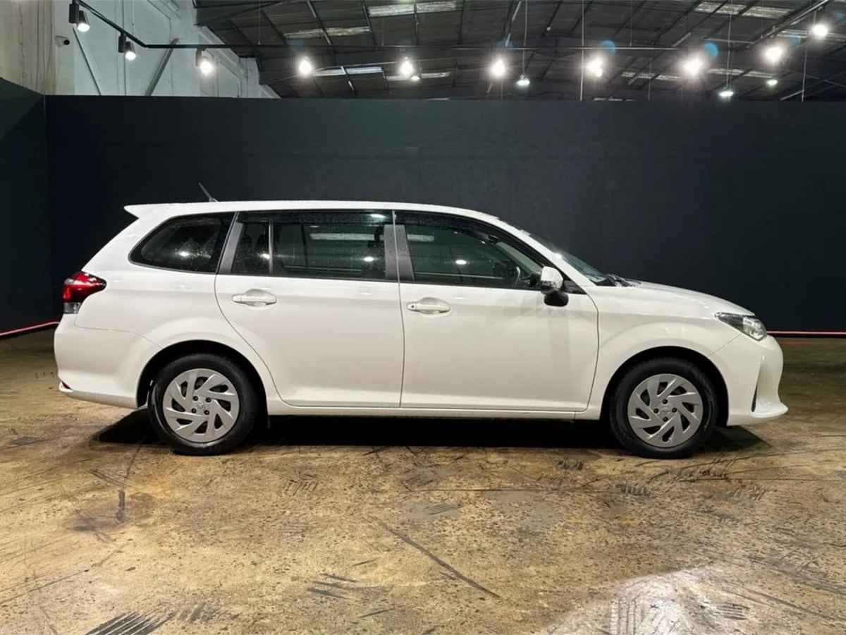 Toyota Corolla 1.5 HYBRID FIELDER AUTOMATIC - PUSH - Image 2