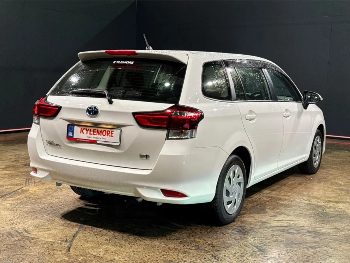 Toyota Corolla 1.5 HYBRID FIELDER AUTOMATIC - PUSH - Image 3