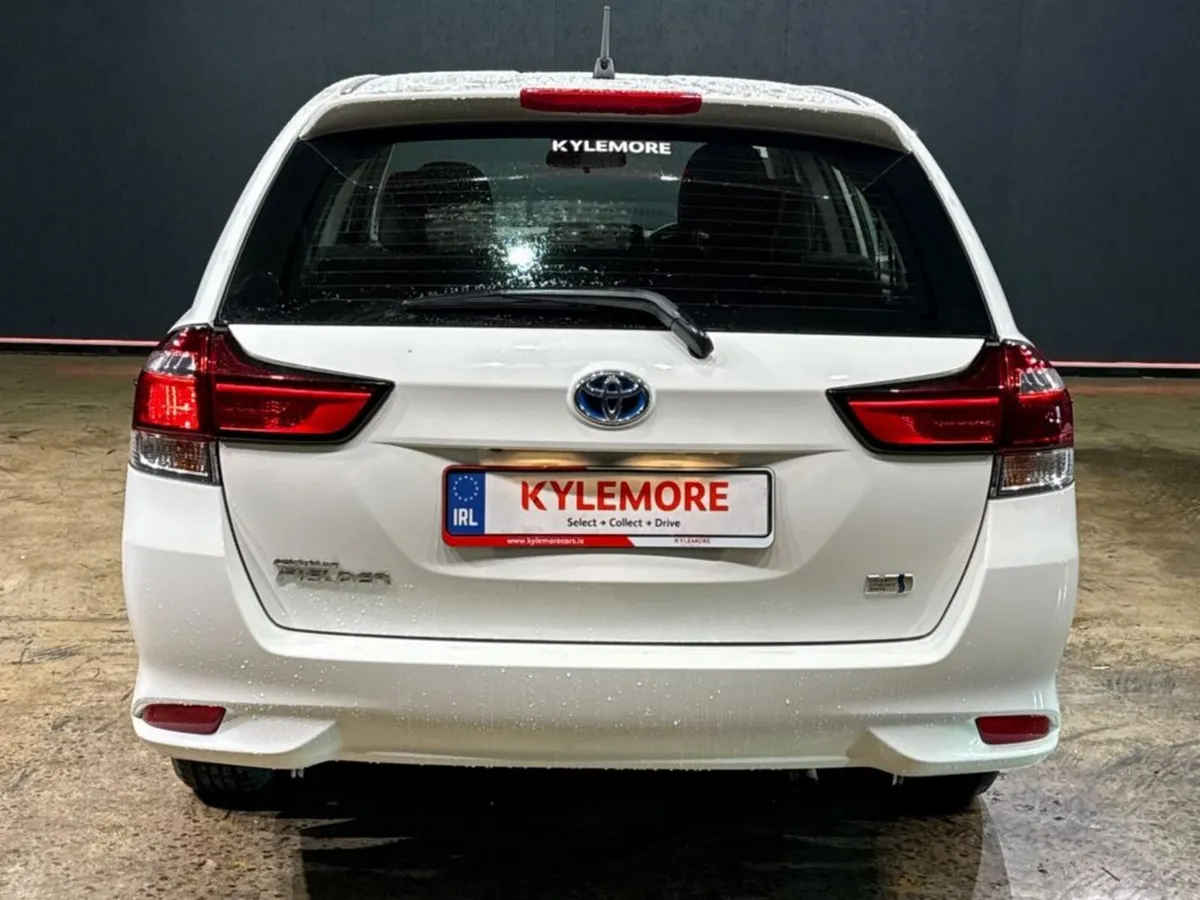 Toyota Corolla 1.5 HYBRID FIELDER AUTOMATIC - PUSH - Image 4