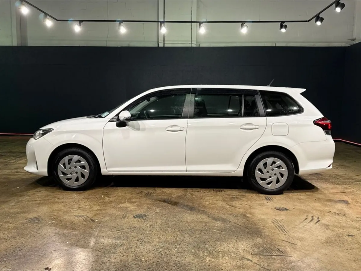 Toyota Corolla 1.5 HYBRID FIELDER AUTOMATIC - PUSH - Image 6