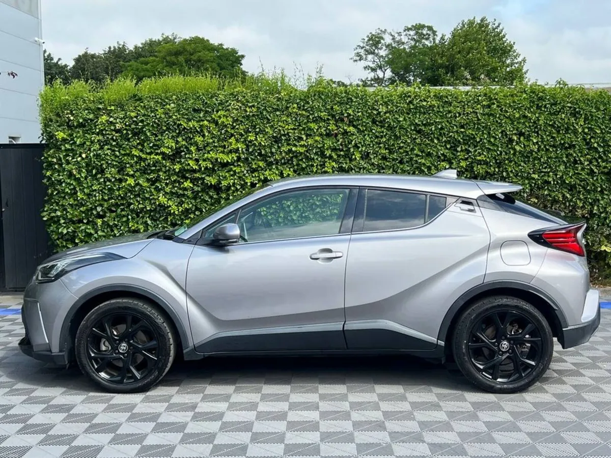 Toyota C-HR 1.8 HYBRID AUTO // 360 PARKING CAMERAS - Image 3