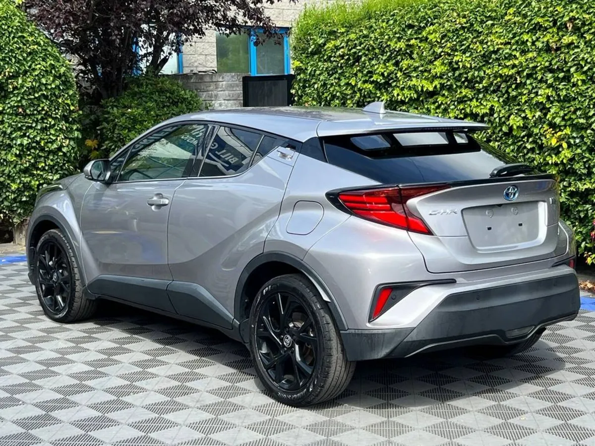 Toyota C-HR 1.8 HYBRID AUTO // 360 PARKING CAMERAS - Image 5