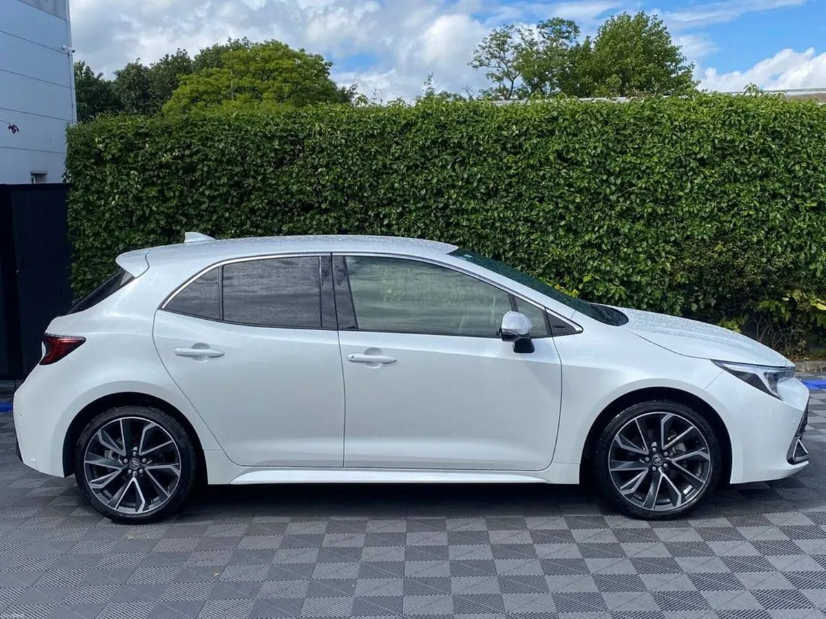 Toyota Corolla GZ SPORT 1.8 HYBRID AUTO // VERY LO - Image 2