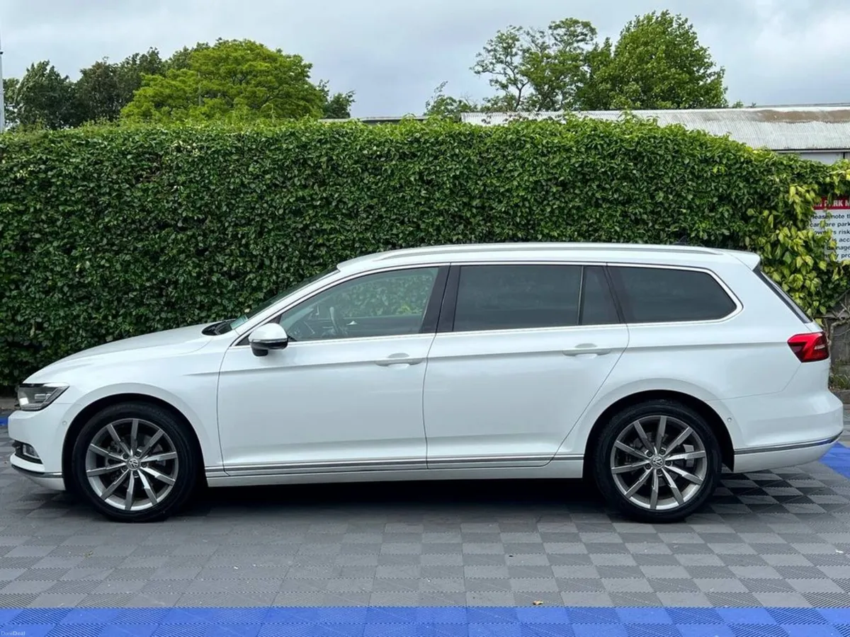 Volkswagen Passat VARIANT HIGHLINE 2.0 TDI AUTO // - Image 3