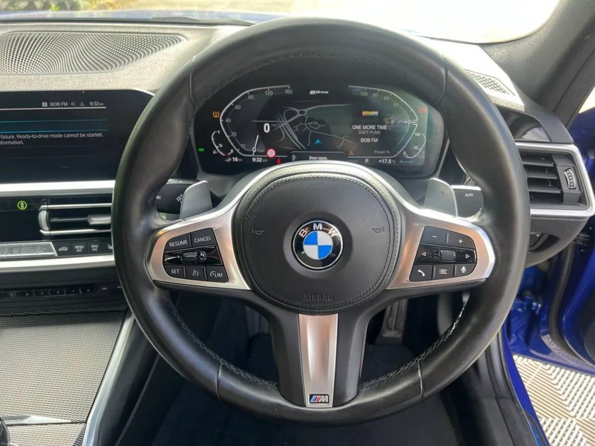 BMW 3-Series 330e M-SPORT COMPETITION 2.0 HYBRID / - Image 4